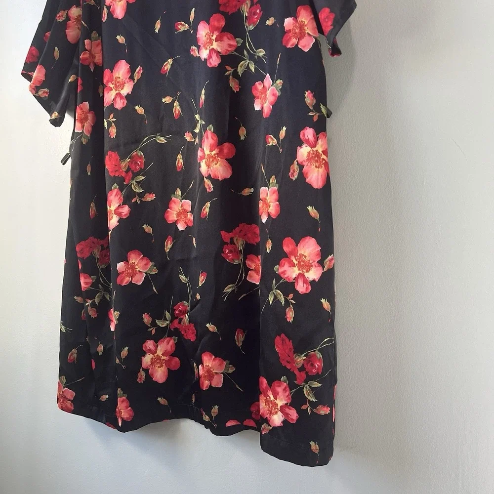 Secret‎ Treasures Satin Robe